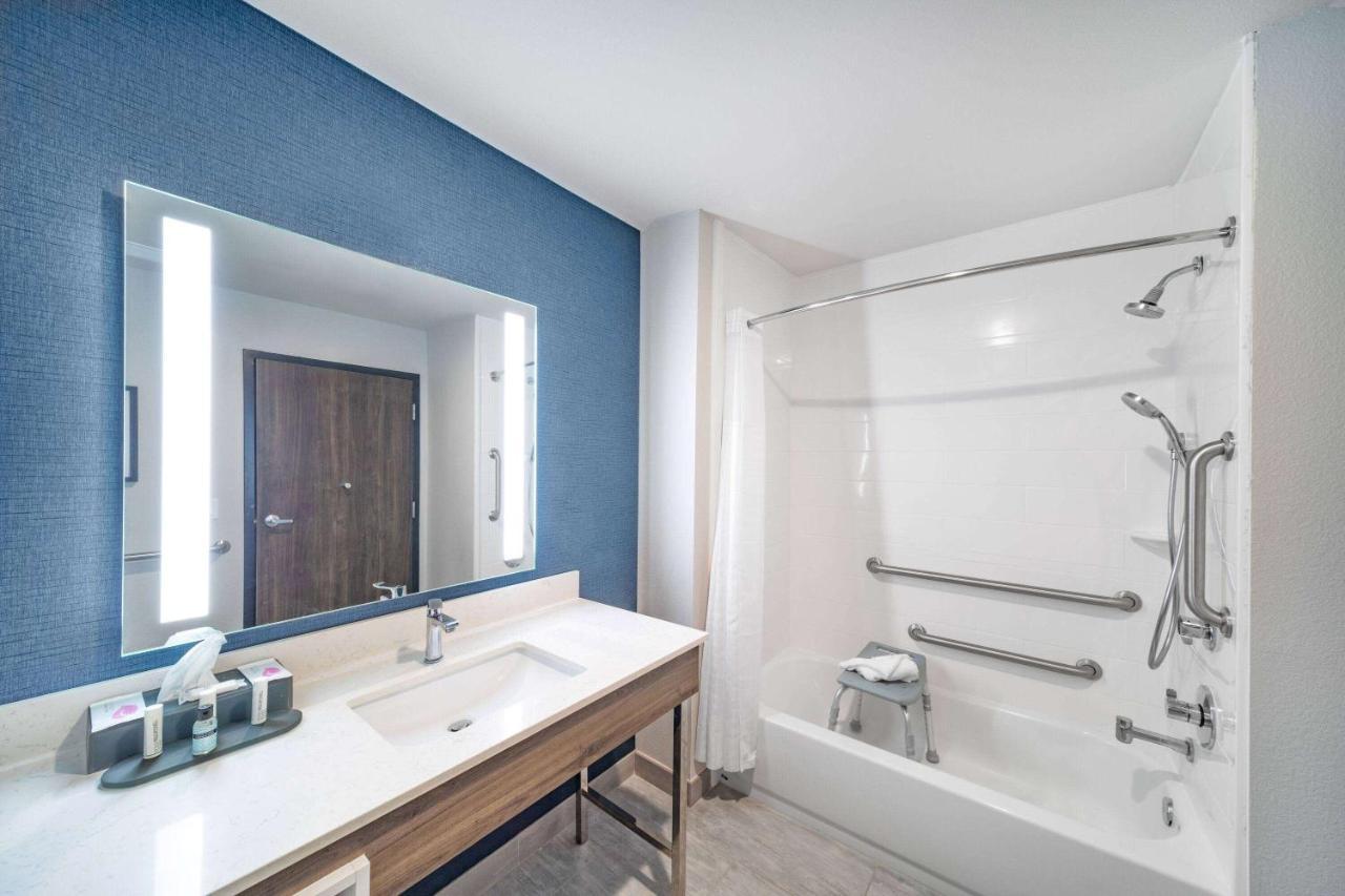 La Quinta Inn & Suites By Wyndham Galveston North At I-45 المظهر الخارجي الصورة
