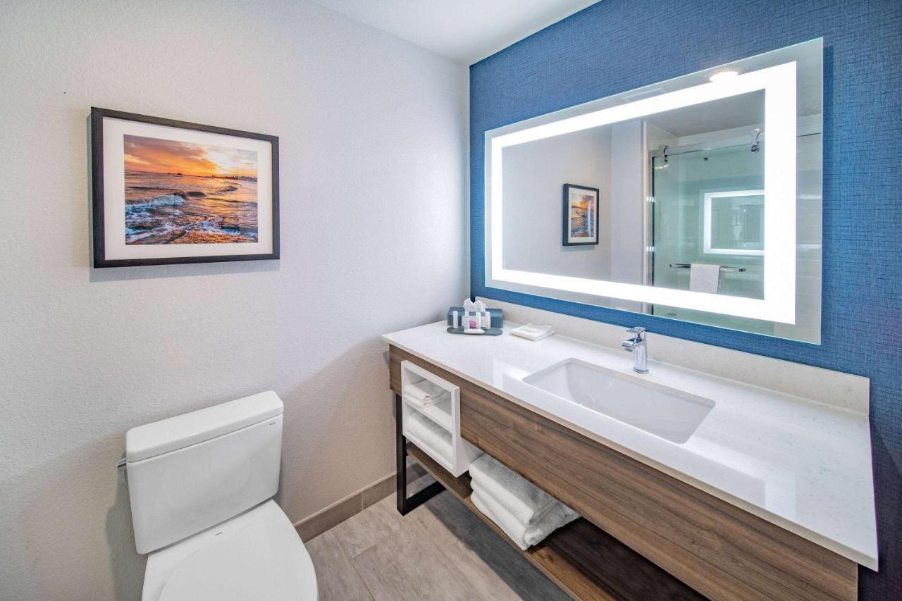 La Quinta Inn & Suites By Wyndham Galveston North At I-45 المظهر الخارجي الصورة