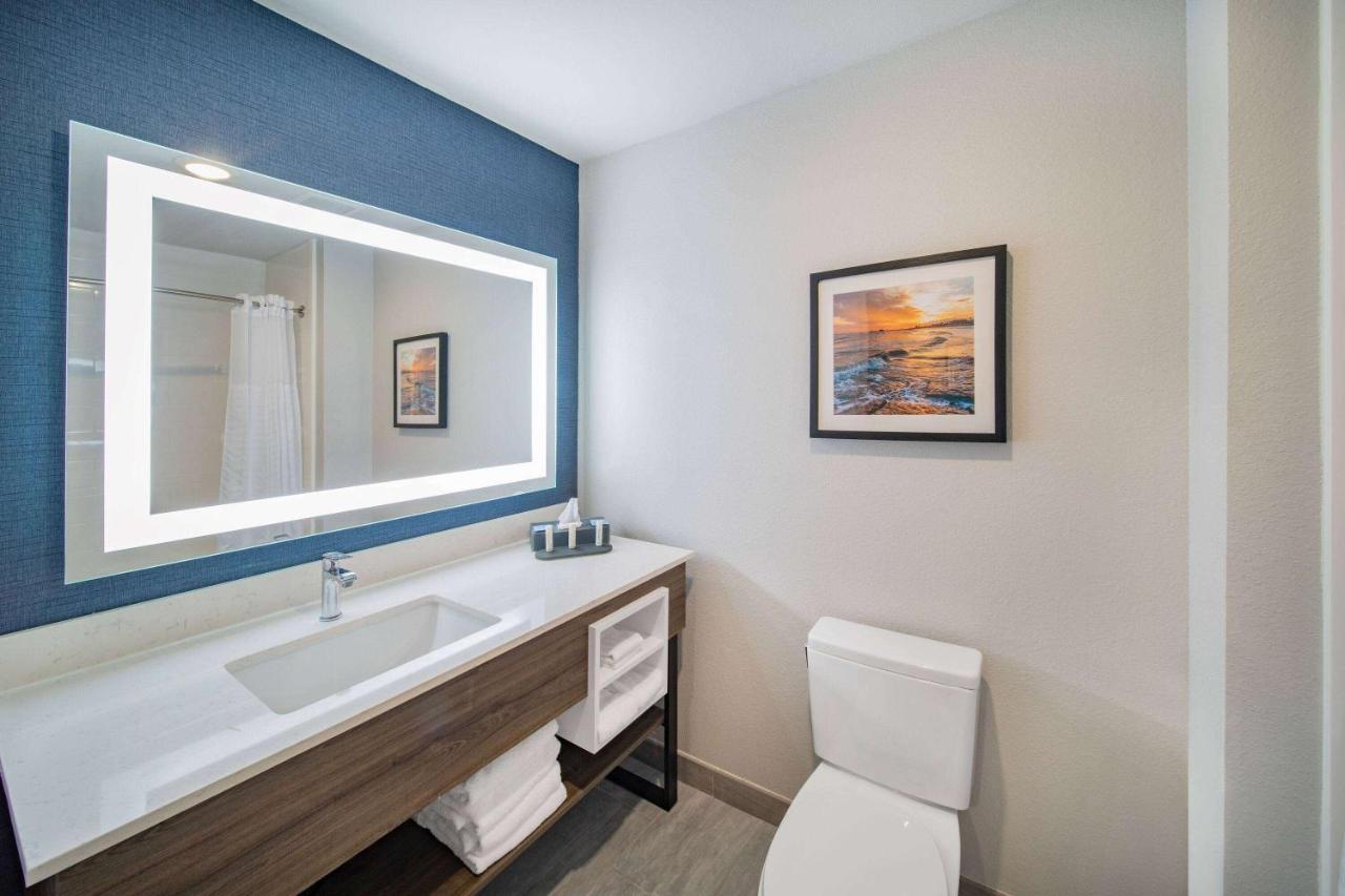 La Quinta Inn & Suites By Wyndham Galveston North At I-45 المظهر الخارجي الصورة