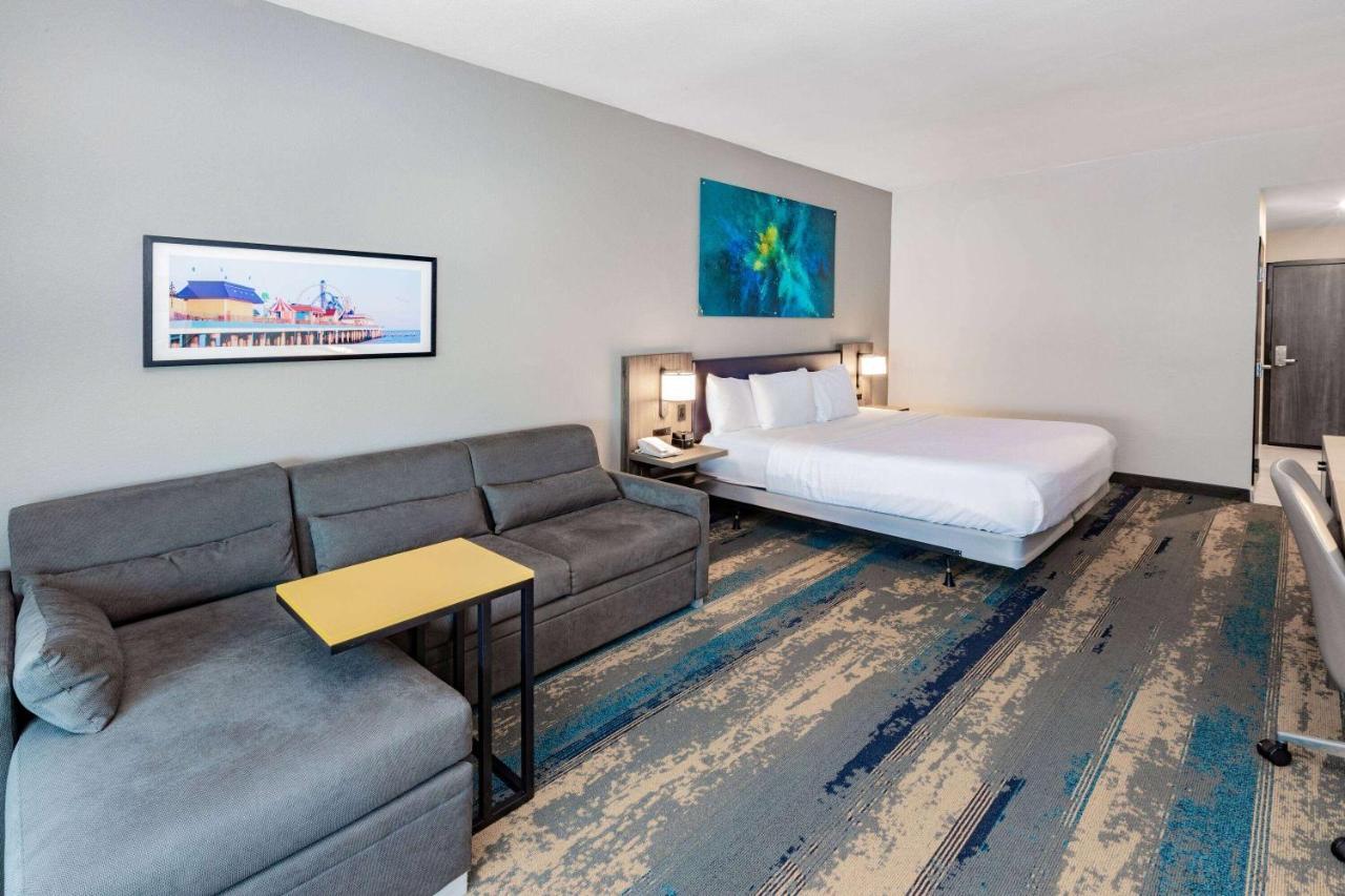 La Quinta Inn & Suites By Wyndham Galveston North At I-45 المظهر الخارجي الصورة